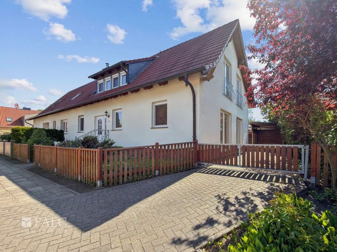 Commission-free. Well-equipped semi-detached house in a prime location! – Hausansicht