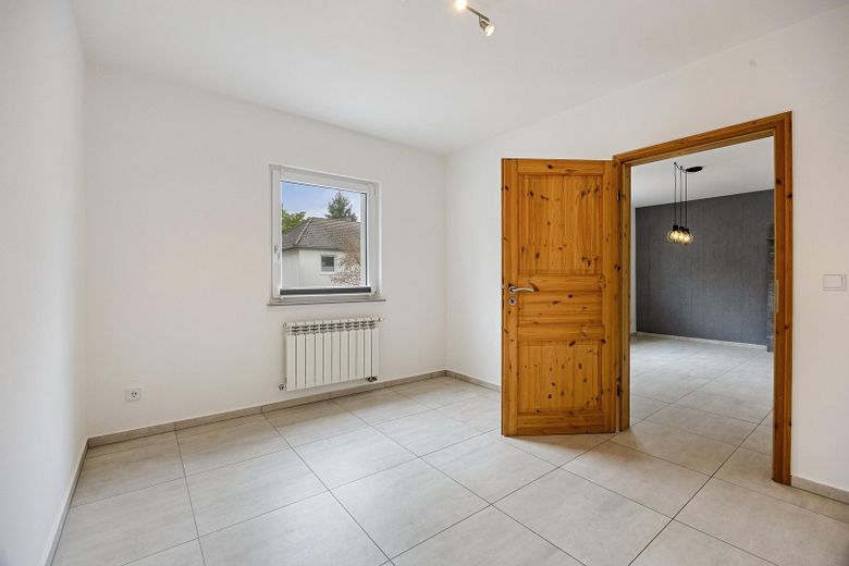 Mehr Wohngefühl als Fassade: Das Raumwunder in Bornheim—Rösberg! Ohne Käuferprovision! – Büro