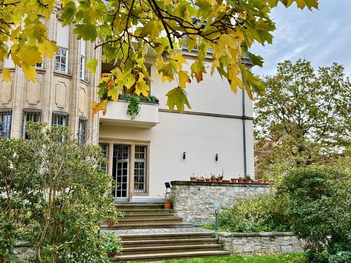 Außenansicht mit Terrasse