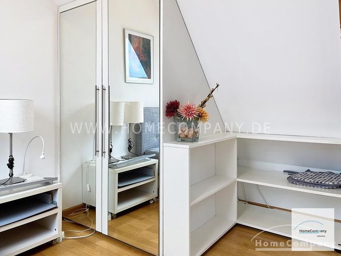 Helle, modern möblierte 1,5-Zimmer-Dachgeschoss-Maisonette-Wohnung mit Südbalkon in Schwabing – e777d7fadd98a9f3b06a0ad372fc5e0f4c3cf0df.jpg