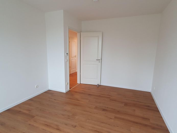 Gerenoveerd EN direct beschikbaar: tuinappartement m. eigen ingang, vloerverwarming, meer- en stationsnabijheid – SZ li 4