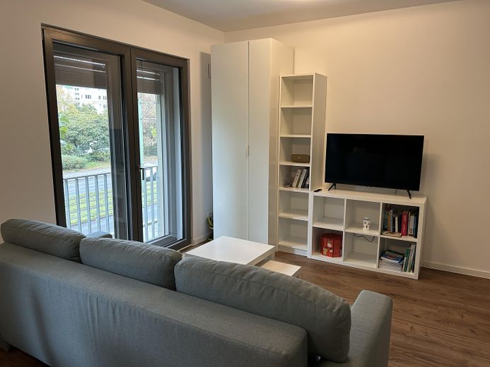 Exklusive, voll möblierte Neubauwohnung (2024) | U5 Friedrichsfelde | Sofort bezugsfertig – Kleiderschrank