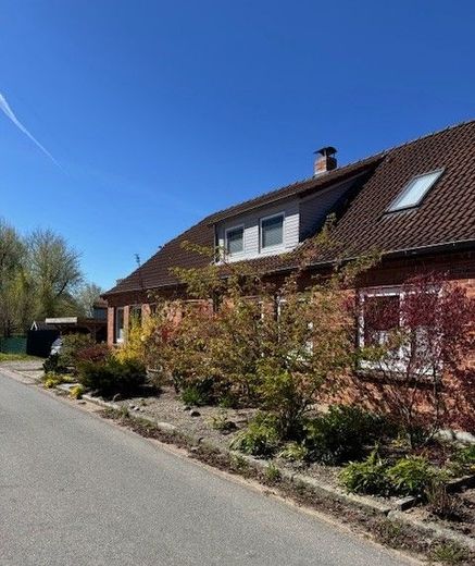 Doppelhaushälfte mit Einliegerwohnung zum Kauf – Frontansicht
