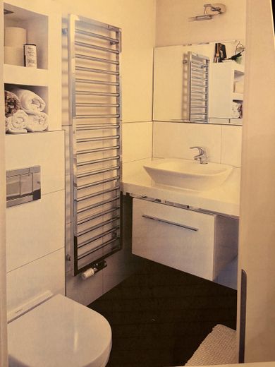 Exklusive, modernisierte und möblierte 2,5-Zimmer DG-Wohnung und Tiefgarage. – Foto 22