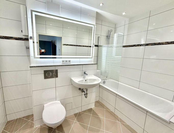 Düsseldorf Gerresheim 2-room apartment – top location directly by the forest – Badezimmer