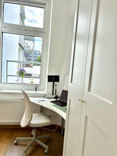 Provisionsfrei - wunderschöne, vermietete Altbauwohnung m. 3 Zimmern, heller Wohnküche, Balkon – Arbeitszimmer