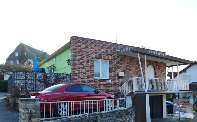 Attraktive Wohnung mit großem Garten,
Garage mit verpachteter Gaststätte 
inklusive genehmigtem Biergarten – Ansicht Nord-Ost