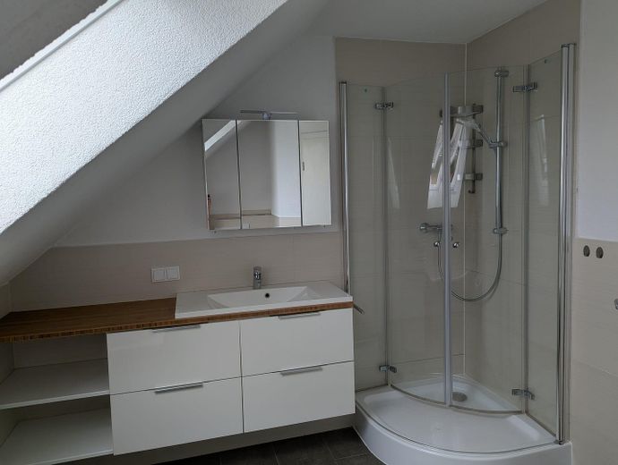 Luminoso piso de 2 habitaciones con encanto – Badezimmer_01
