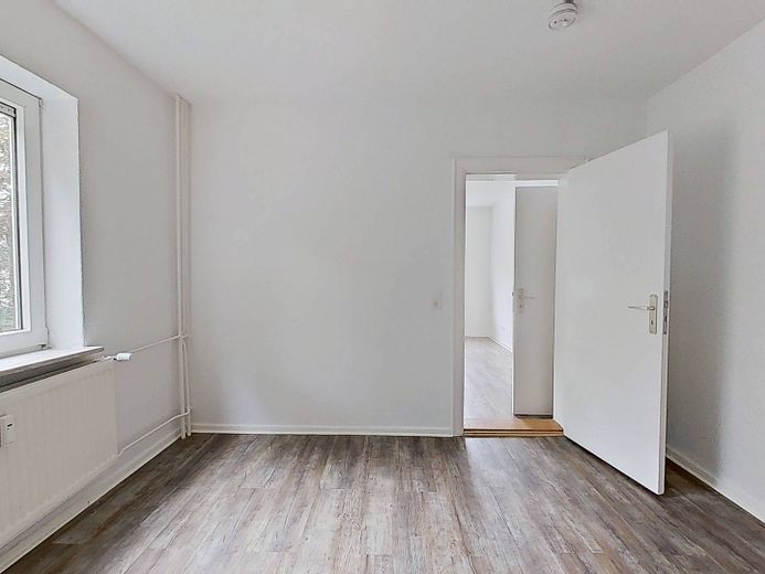 Moderne 3-Zimmer-Wohnung mit EBK und Wannenbad – Ansicht II: Schlafzimmer I