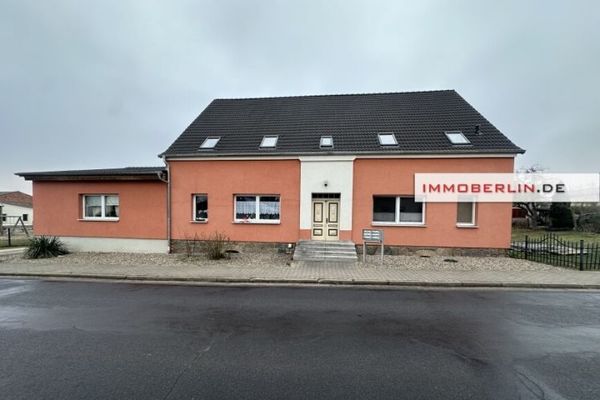IMMOBERLIN.DE - Attraktives Mehrfamilienhaus mit Nebengebäuden nahe Naturpark Unteres Odertal