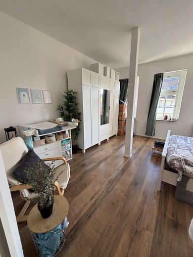 Old-Building Dream in Leipzig-Gohlis Mitte: Spacious 3-room apartment (88 m²) with stylish character – Schlafzimmer