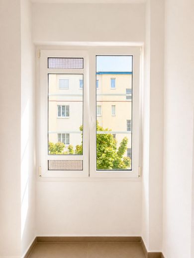 Herzlich Willkommen im Gertrudenhof! 1,5 Zimmer-Wohnung in Alt-Hohenschönhausen – Loggia