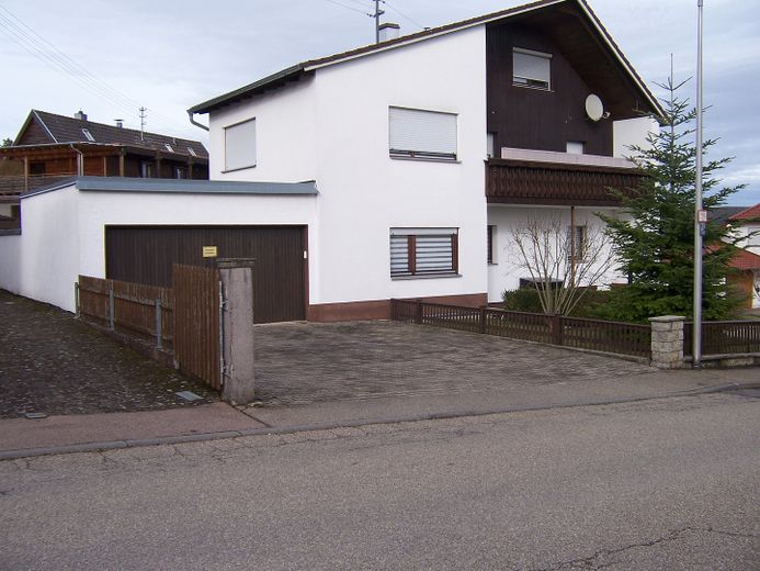 Gemütl. 3-Zi-EG-Whg., Du, WC, Terrasse, Garage, ab 01.05.24 Herbrechtingen-Anhausen zu vermieten – Hausansicht Südseite