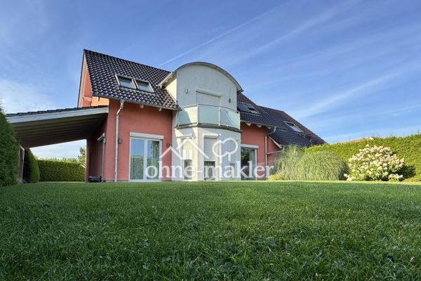 Lübbenau/Spreewald में बड़े बगीचे वाला आधुनिक वास्तुकार-निर्मित घर