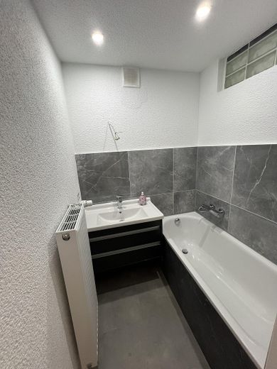 WG-Zimmer: Möbliert, saniert & separat nutzbar – nur 200 m zur Uni Mannheim! Sofort verfügbar!** – Bad