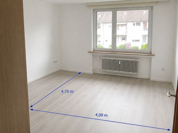 Renovated 3-room apartment with lots of daylight – Wohnzimmer