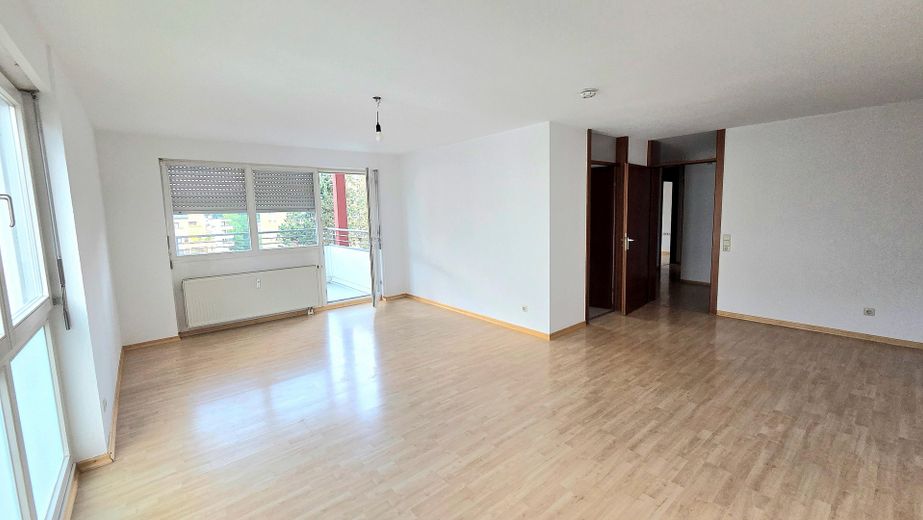 Zum Wohlfühlen, 3,5-Zimmer Wohnung mit Balkon in Sindelfingen Nord – Wohnzimmer1