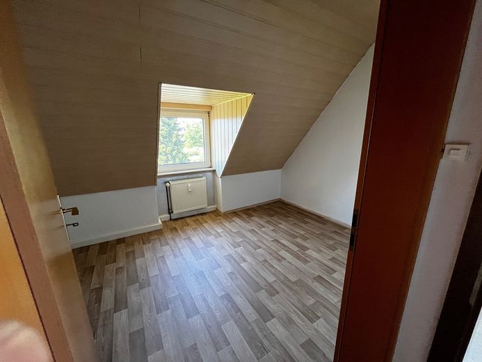 Helle Dachgeschosswohnung Nähe Klinikum Kassel und Universität – Foto 2
