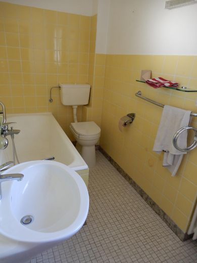 provisionsfrei / RMH in ruhiger Waldrandlage / renovierungsbedürftig – Bad / OG 1