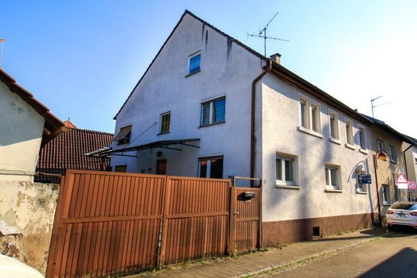 Casa unifamiliare da ristrutturare con grande terreno di 550 m² in posizione tranquilla e centrale nel Baden-Württemberg