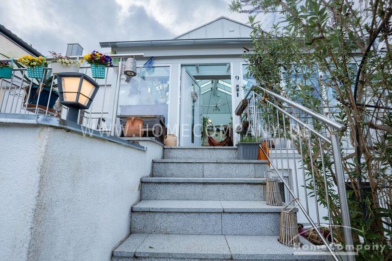 Außergewöhnlicher Designer-Bungalow mit Indoor-Pool, Heimkino  &  Smart-Home in ruhiger Naturlage – 453ea856a4242d98a708d902b73d78569472037c.jpg