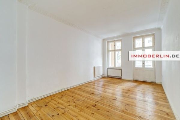 IMMOBERLIN.DE - Charmante Altbauwohnung mit Westloggia zwischen Urbanität & Natur