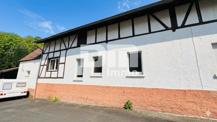 Altengerechtes Wohnen mit Charme: Großzügiger Bungalow auf großem Grundstück + Nebengebäude – Seitenansicht Anbau Altbestand / Nutzfläche