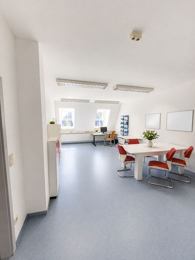 Büroräume in zentraler Lage – Büro/ Pausenraum