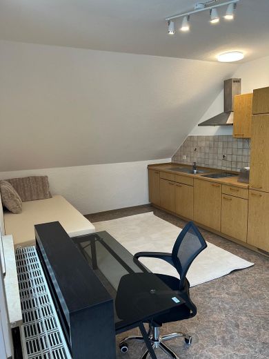 Vollmöblierte 1-Zimmer-Wohnung in ruhiger Umgebung – Küchenzeile