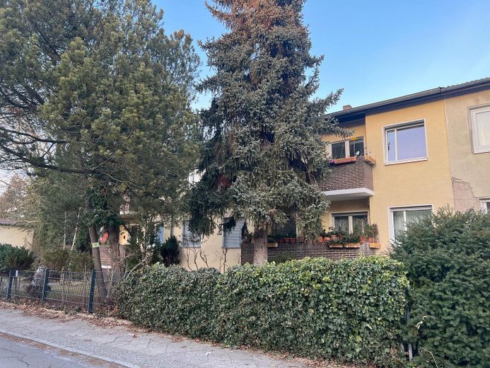 Ruhige 2-Zi.-Wohnung mit Balkon und Garten in Lichterfelde – sanierungsbedürftig – Vorderansicht