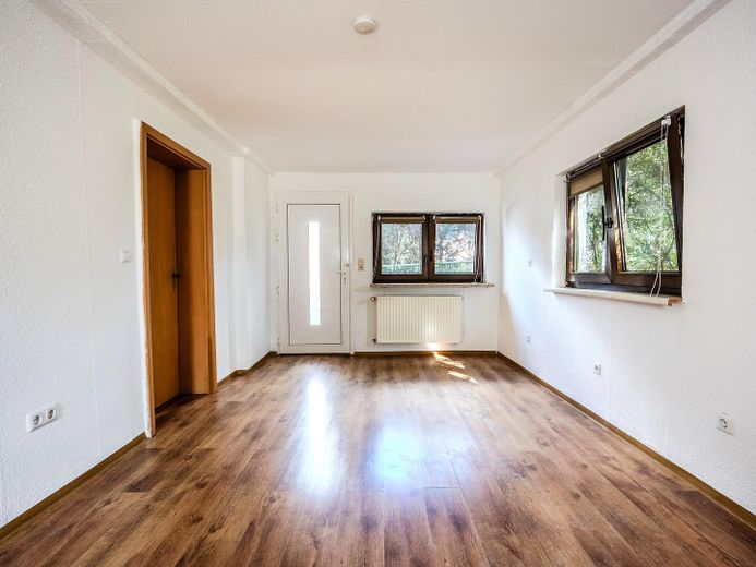 Two residential units, one special home – approx. 160 m² with a large terrace – EG_2_Wohnzimmer