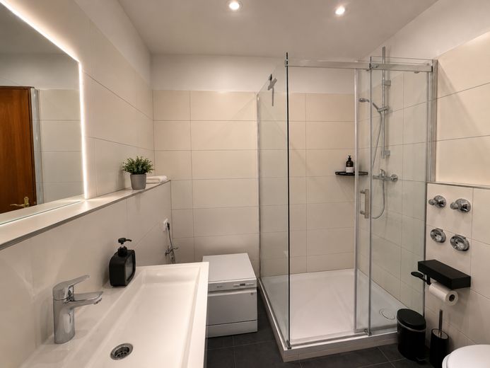 Wohnen mit Aussicht: Sonnige 3-Zimmer-Wohnung in begehrter Lage – Badezimmer
