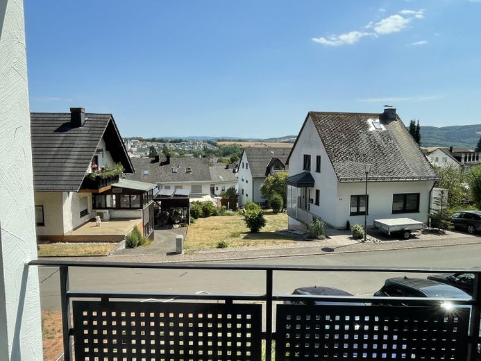 Modernisiertes EFH + ELW | 195 m² | Waldrand | Luxemburg 20 Min | Provisionsfrei – Blick vom Balkon