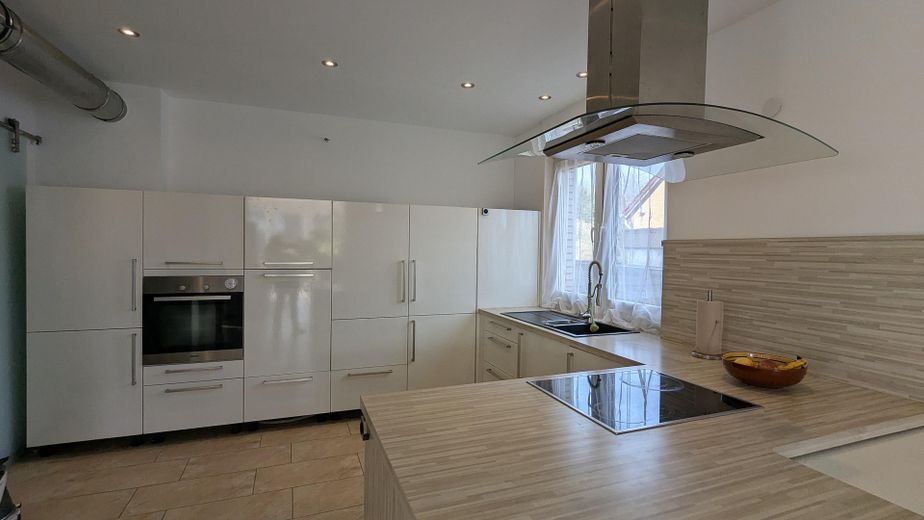 Ohne Makler: Modernisiertes 3-Familienhaus in Bordenau nahe Wald – Küche