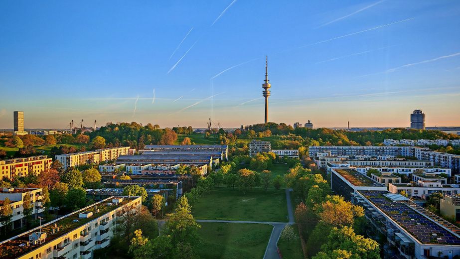 PROVISIONSFREI: Munich's Iconic View – The Ultimate Penthouse – Blick aus allen Schlafräumen