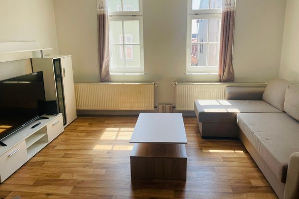 Großzügige, sehr gepflegte, helle 2-Raum-Wohnung- im Herzen der Stadt