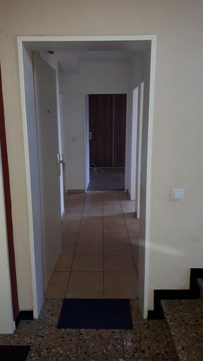 MFH Ratingen Mitte, 14 Wohnungen 790 qm Wfl., 6 Garagen, 3 Stellplätze – Eingang Whg. re., 60qm, 3 Zi