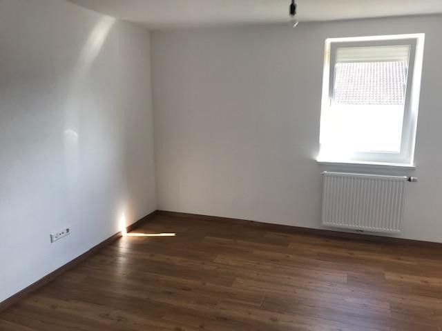Mehrfamilienhaus - 5 Wohnungen u. 2 Garagen – Whg-1 Kinder/Arbeitszimmer