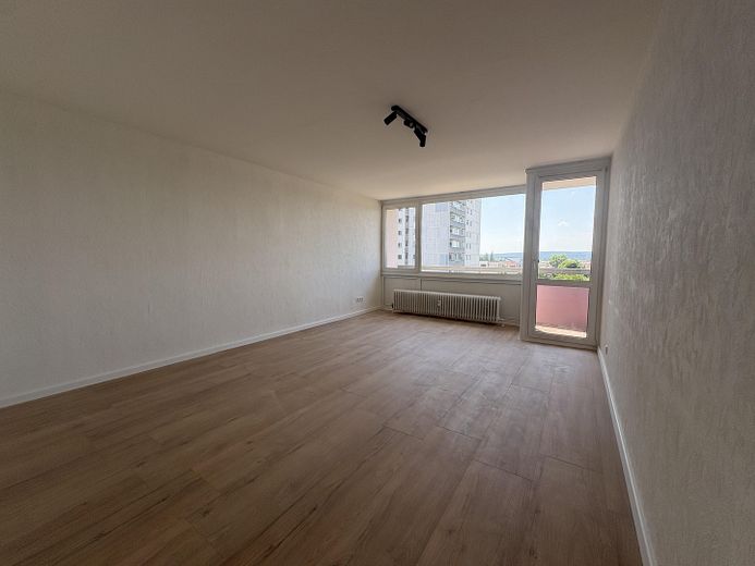 Bamberg'de balkonlu ve ankastre mutfaklı yenilenmiş 3 odalı daire (WE23) – Wohnzimmer