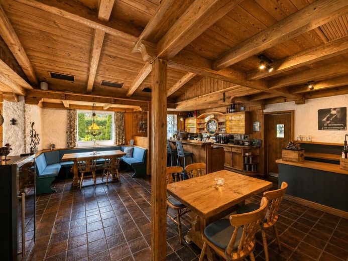 Etabliertes Hotel- &amp; Gastro-Anwesen am Wiehengebirge umfassend modernisiert – Restaurant