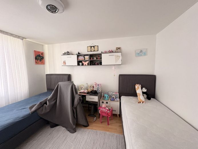 CITYHOUSE: Nowoczesne, odnowione mieszkanie z balkonem do komfortowego życia – Kinderzimmer
