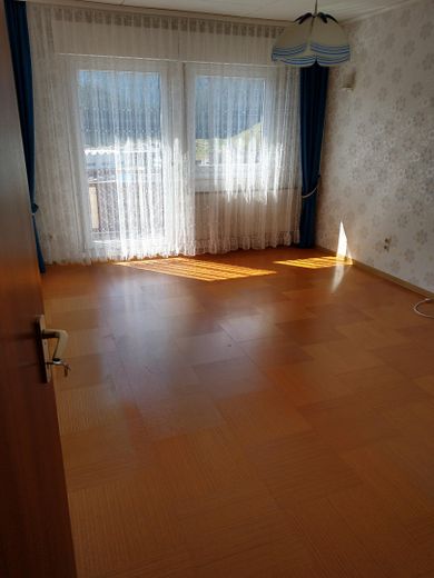 Vielseitig nutzbares Zweifamilienhaus mit unverbaubarer Aussicht – Schlafzimmer Obergeschoß