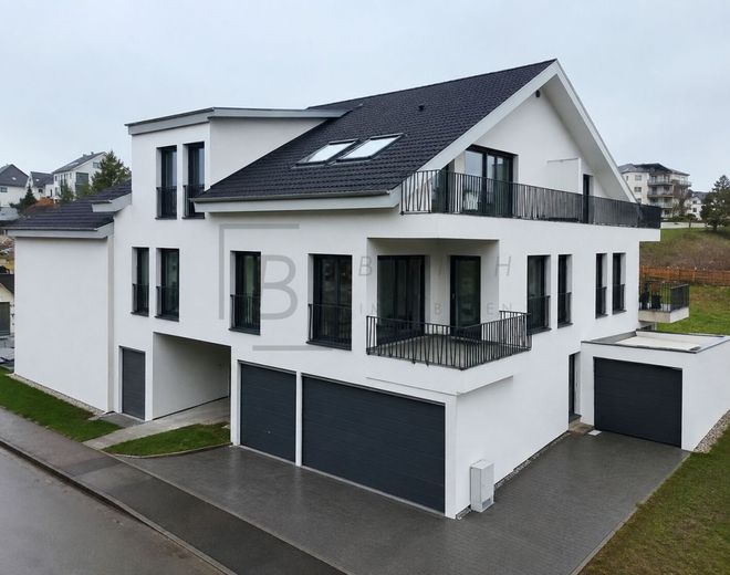 Moderne 3-Zimmer-Dachgeschosswohnung mit Balkon und Doppelparker in Schelklingen – Außenansicht