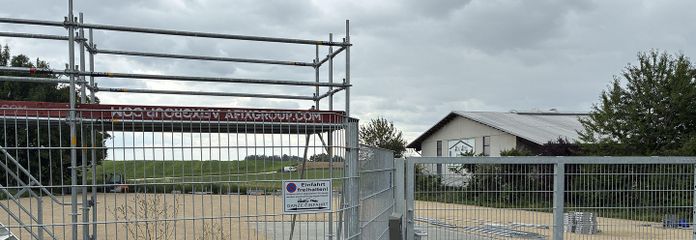 Einfahrt mit Schiebetor