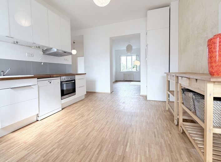 Jasne, loftowe mieszkanie 3-pokojowe, Prenzlauer Berg przy Volkspark Friedrichshain – Wohnküche offen zum Wohnzimmer