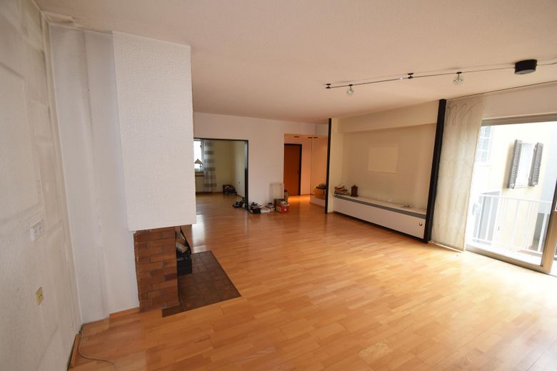 Provisionsfrei! Zweifamilienhaus, großer Sonnengarten – Wohnzimmer EG