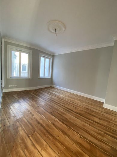 WG`s aufgepasst, Traumwohnung, 4 Zimmer Jugendstil, Top saniert, EBK, auf Zeit bis 30.April 2027 – Zimmer 1