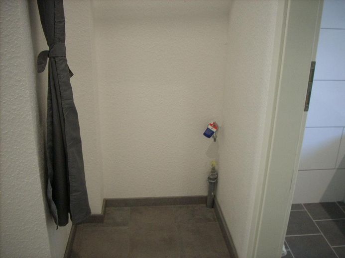 Première occupation - Appartement de 4 pièces rénové au rez-de-chaussée à Obersprockhövel – Flur Nische für WM TR