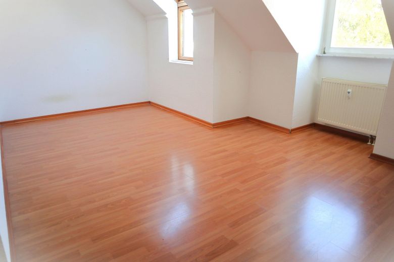 Familienfreundliche 4‑Zi‑Maisonette mit EBK & Balkon – Zimmer OG 2