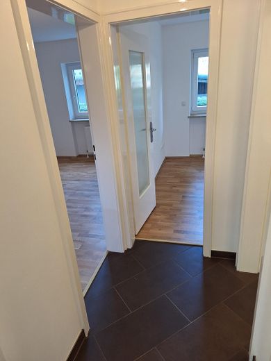 Hochwertig komplettsanierte 3-Zi. Erdgeschossterrassenwohnung in München, Fürstenried, am Waldrand – Flur